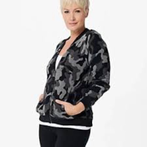 Barefoot Dreams Jackets & Blazers - Barefoot Dreams CozyChic Ultra Lite Camo Zip-Up Bomber size Large